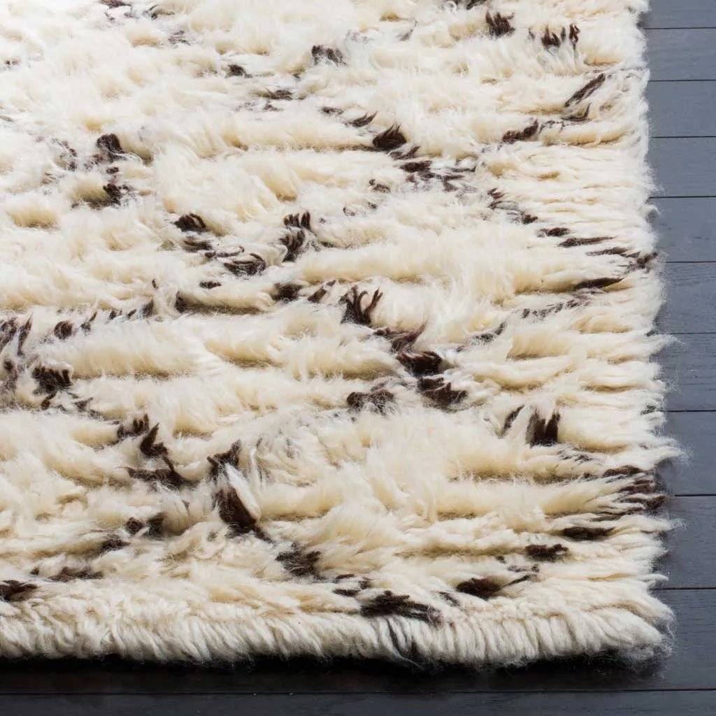 Kenya Diamond Ivory/Dark Brown Area Rug