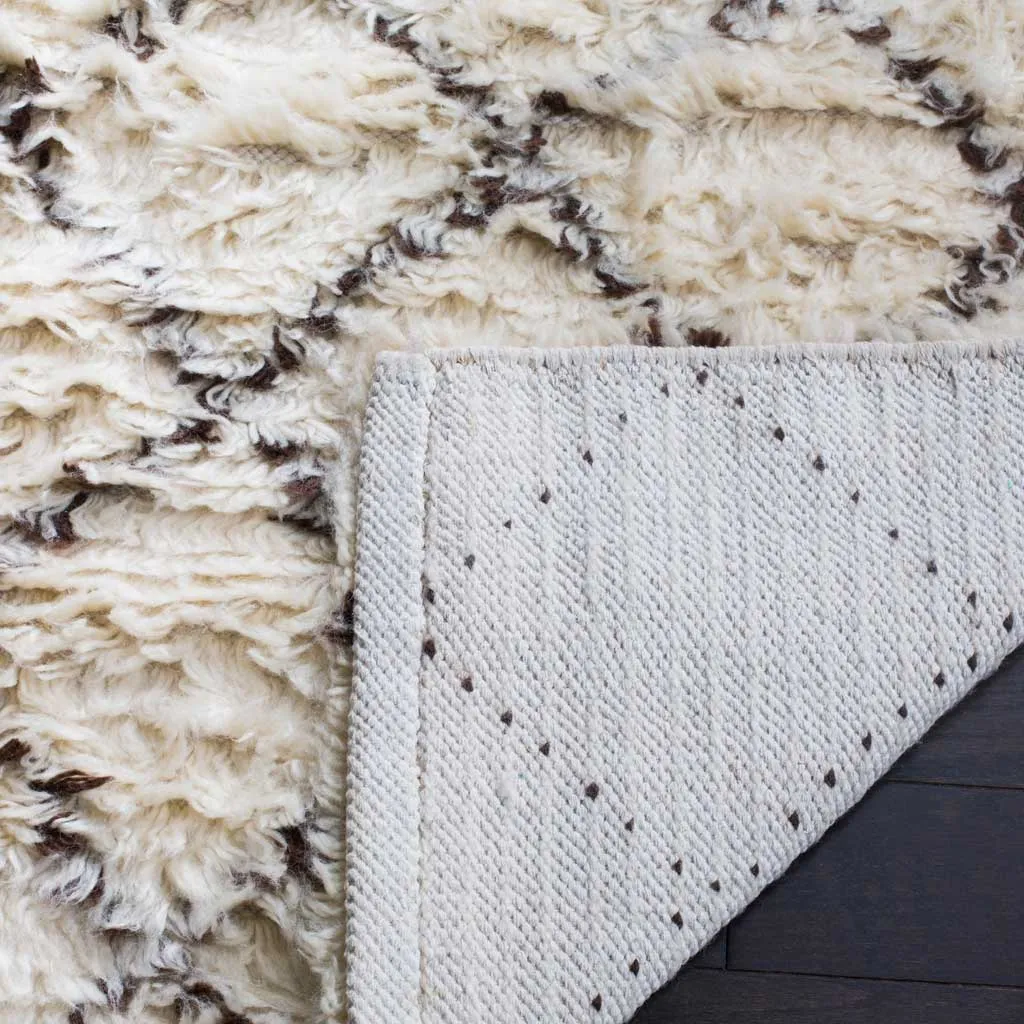 Kenya Diamond Ivory/Dark Brown Area Rug