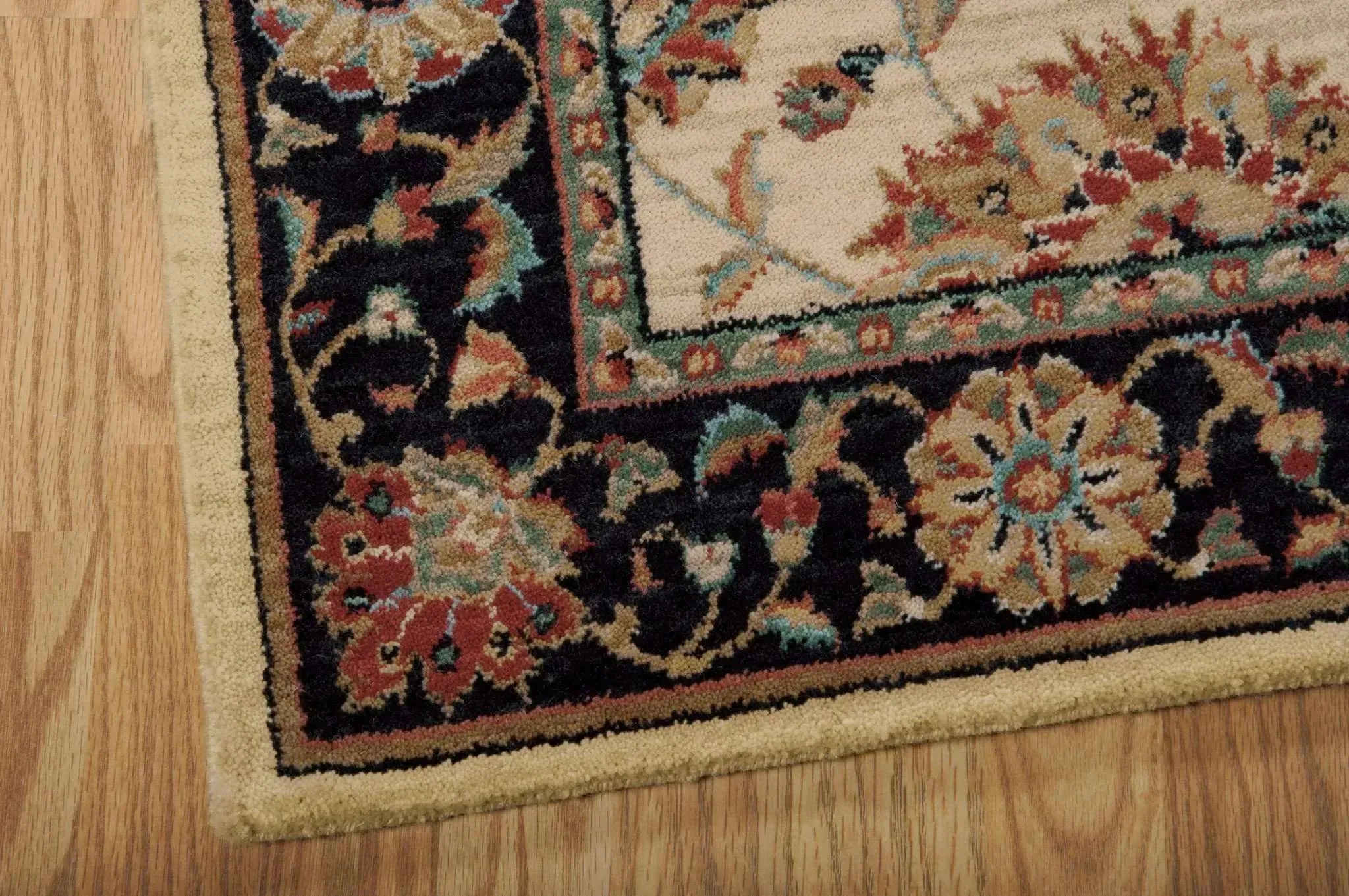Living Treasures LI04 Ivory/Black Rug