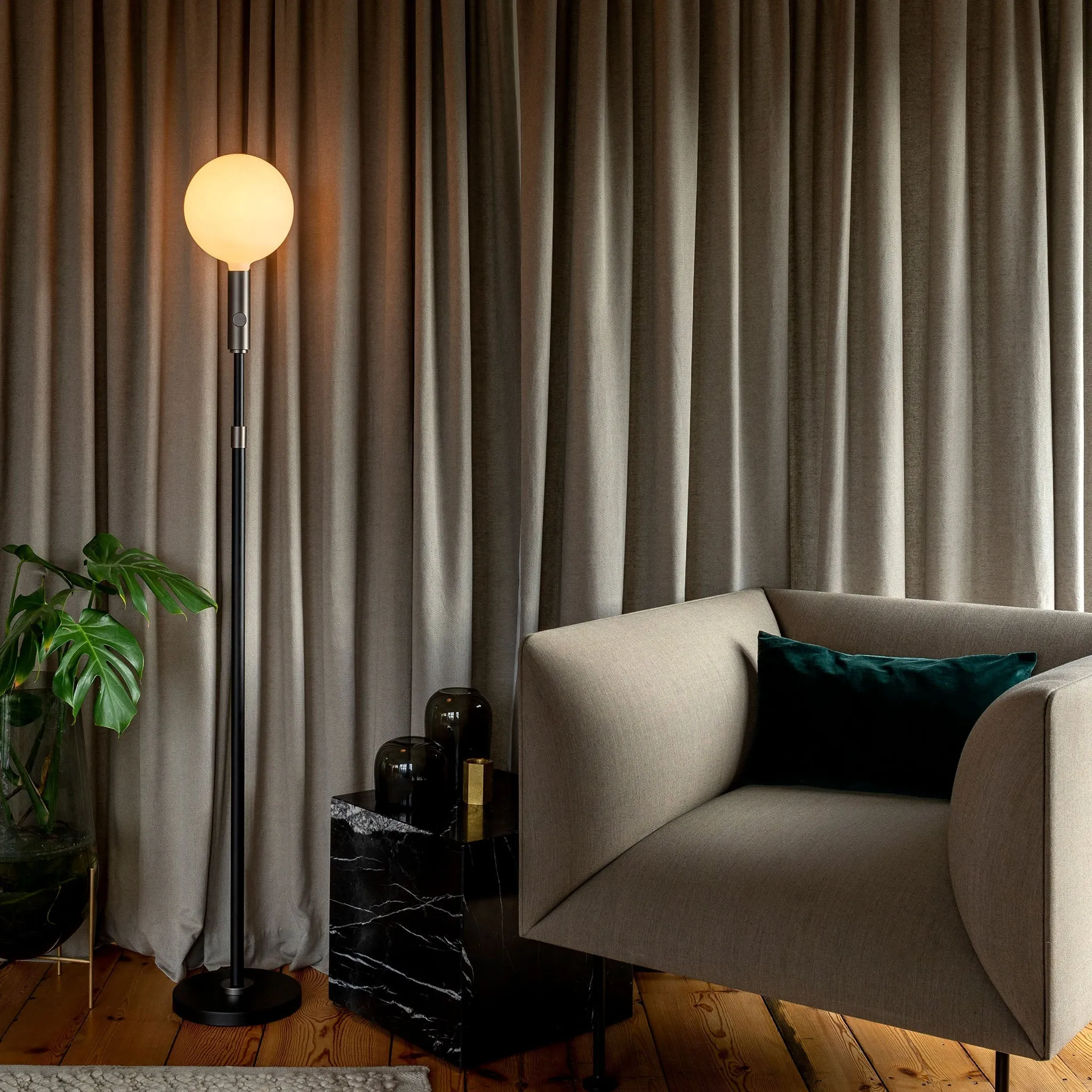 Poise Adjustable Floor Lamp in Graphite   Sphere V